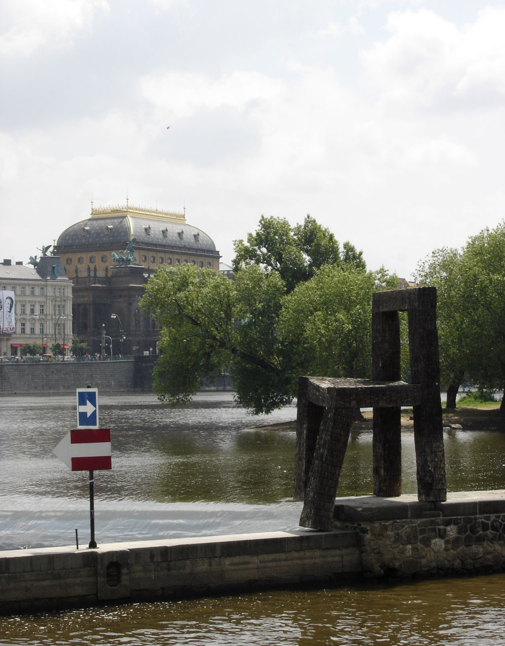 Riverside seat